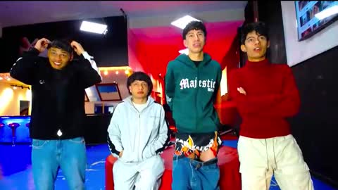 extrangers online show from October 13, 12:27 pm