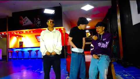 extrangers online show from October 24, 1:18 pm