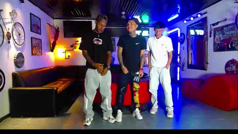 extrangers online show from February 28, 12:39 pm