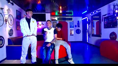 extrangers online show from March 24, 12:10 pm