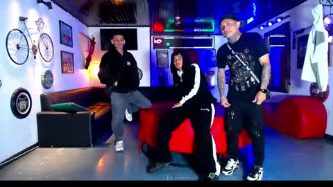 extrangers online show from March 28, 12:05 pm