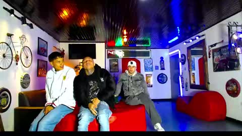 extrangers online show from March 31, 12:05 pm