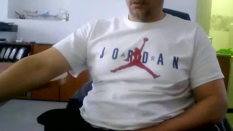 derssing online show from March 30, 10:16 am