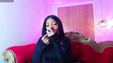 Snapshot of ey_im_simone_ chatting on July 11, 12:19 pm online show from July 11, 12:19 pm