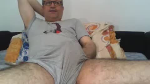 Snapshot of eyes12 chatting on June 23, 5:16 am GEORGE online show from June 23, 5:16 am