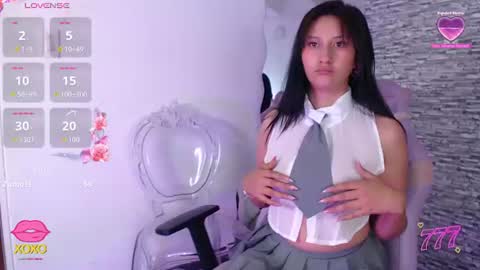 Snapshot of eyesmoon7710 chatting on June 24, 1:43 pm eyes moon online show from June 24, 1:43 pm