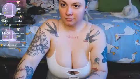 Snapshot of eyesuphere8 chatting on June 20, 1:47 pm Molly online show from June 20, 1:47 pm