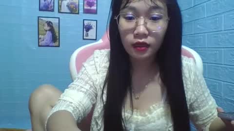 Snapshot of eyewet chatting on April 19, 1:10 pm Eye online show from April 19, 1:10 pm