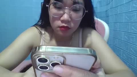 Snapshot of eyewet chatting on May 12, 12:35 pm Eye online show from May 12, 12:35 pm