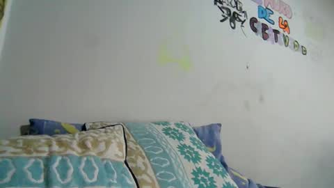 Snapshot of ezlngirl chatting on May 17, 4:25 pm Aimee online show from May 17, 4:25 pm