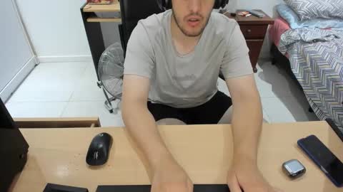 Snapshot of ezzeq chatting on November 17, 11:32 pm Ezzeq online show from November 17, 11:32 pm