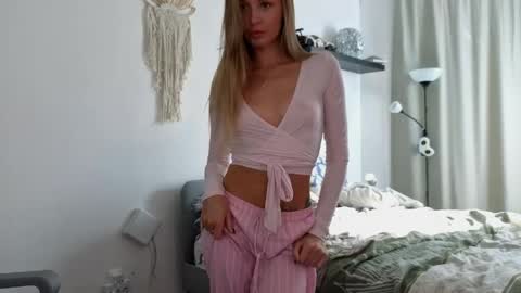  if you dont have fansly account yet use this link to registration    online show from April 20, 1:36 pm