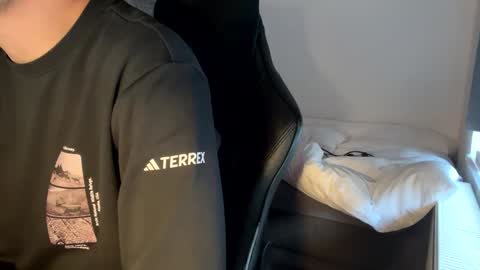 Snapshot of fabian_196 chatting on December 6, 11:11 am Call me bitch online show from December 6, 11:11 am