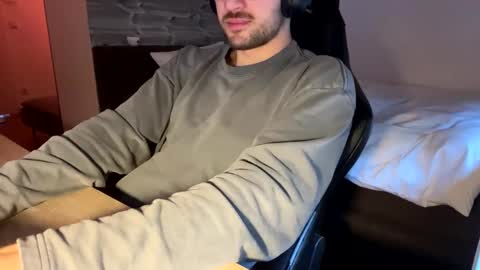 Snapshot of fabian_196 chatting on January 3, 8:10 am Call me bitch online show from January 3, 8:10 am