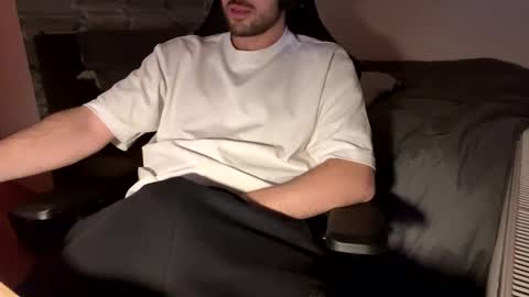 Snapshot of fabian_196 chatting on February 23, 7:17 pm Call me bitch online show from February 23, 7:17 pm