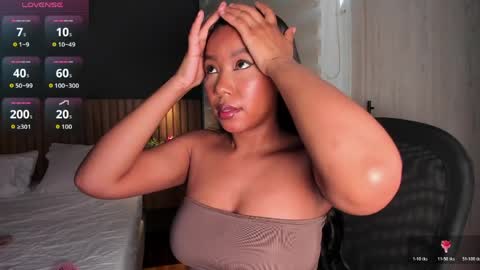 Thianna online show from April 1, 6:27 pm