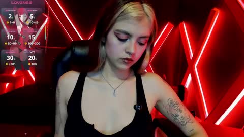 Snapshot of fabzy_fab chatting on May 23, 12:20 pm fabzy online show from May 23, 12:20 pm
