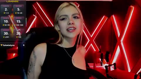 Snapshot of fabzy_fab chatting on June 12, 11:53 am fabzy online show from June 12, 11:53 am