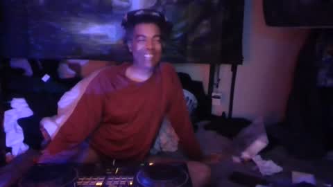 Snapshot of fadeyisteven32 chatting on August 2, 2:32 am fadeyisteven32 online show from August 2, 2:32 am