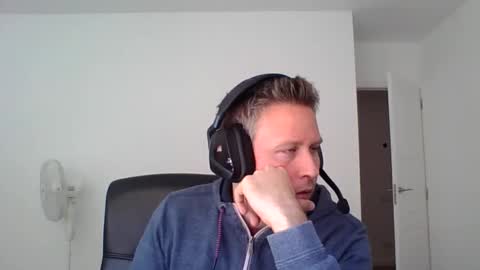 Snapshot of faer_087 chatting on September 24, 9:23 am faer_087 online show from September 24, 9:23 am