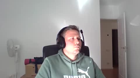 Snapshot of faer_087 chatting on October 31, 1:23 pm faer_087 online show from October 31, 1:23 pm