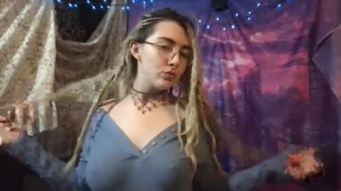 Snapshot of faexoxoxo chatting on January 2, 9:43 am Fae online show from January 2, 9:43 am