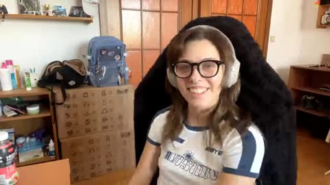 Snapshot of faintpeach chatting on April 29, 2:32 pm Loly online show from April 29, 2:32 pm