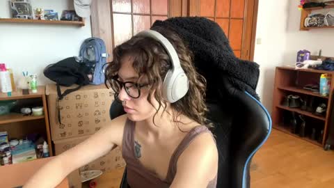 Snapshot of faintpeach chatting on May 10, 9:36 am Loly online show from May 10, 9:36 am