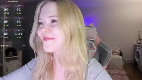 Snapshot of fairy_casey chatting on April 28, 10:04 pm fairy_casey online show from April 28, 10:04 pm