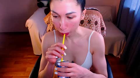 Snapshot of fairy_elli_hot chatting on May 25, 10:32 am Elli online show from May 25, 10:32 am