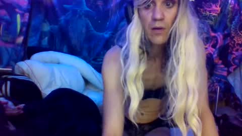 Snapshot of fairy_moan chatting on June 7, 8:51 am fairy_moan online show from June 7, 8:51 am