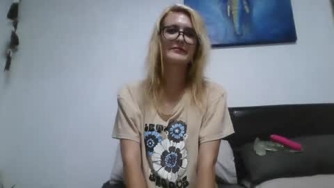Snapshot of fairyalice69 chatting on February 8, 7:27 pm fairyalice69 online show from February 8, 7:27 pm