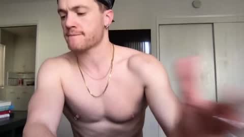 Snapshot of fairybae5 chatting on February 27, 11:59 pm Travis online show from February 27, 11:59 pm