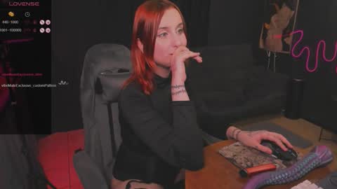 Snapshot of faketattoo chatting on February 21, 1:28 am Angelina and Alice online show from February 21, 1:28 am