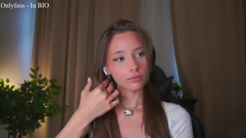 Snapshot of falinecrosthwaite chatting on June 5, 9:04 am Kaori online show from June 5, 9:04 am