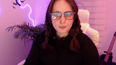 Snapshot of fallenag__ chatting on June 4, 1:00 am OF fallenag 1 online show from June 4, 1:00 am
