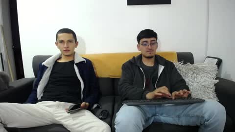 Snapshot of fallgays chatting on December 22, 1:23 am FallGays online show from December 22, 1:23 am