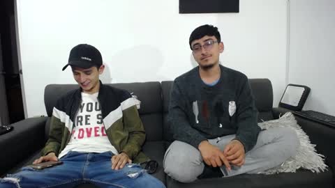 Snapshot of fallgays chatting on December 30, 12:43 am FallGays online show from December 30, 12:43 am