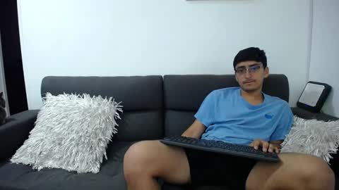 Snapshot of fallgays chatting on January 11, 1:48 am FallGays online show from January 11, 1:48 am