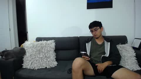 Snapshot of fallgays chatting on January 19, 12:17 am FallGays online show from January 19, 12:17 am