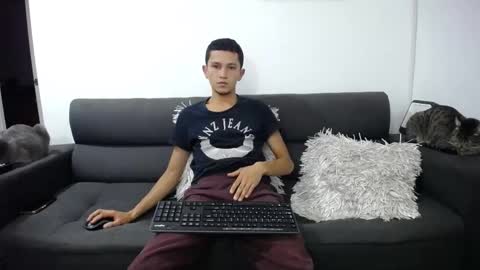 Snapshot of fallgays chatting on February 21, 1:22 am FallGays online show from February 21, 1:22 am