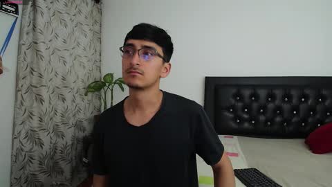 Snapshot of fallgays chatting on September 21, 12:23 am FallGays online show from September 21, 12:23 am