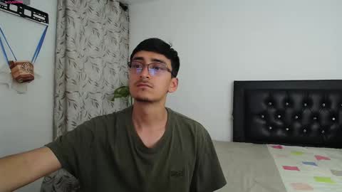 Snapshot of fallgays chatting on September 21, 11:17 pm FallGays online show from September 21, 11:17 pm