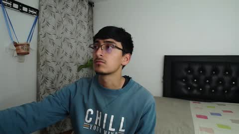 Snapshot of fallgays chatting on October 19, 10:43 pm FallGays online show from October 19, 10:43 pm