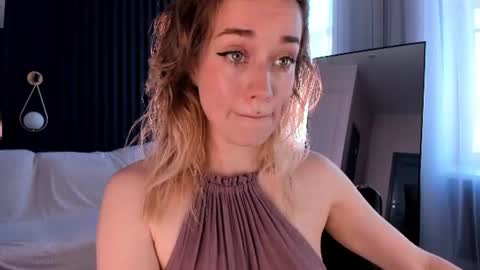 Snapshot of fancyamelia chatting on June 25, 7:02 am fancyamelia online show from June 25, 7:02 am