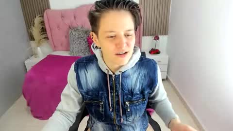 Snapshot of fanny_18 chatting on February 18, 2:40 am FANNY online show from February 18, 2:40 am