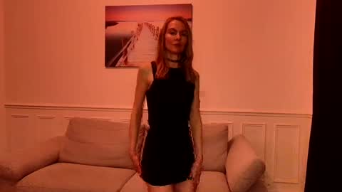 Snapshot of fanny_posy chatting on December 10, 6:06 pm Fanny online show from December 10, 6:06 pm