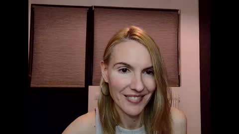 Snapshot of fanny_posy chatting on January 7, 7:06 pm Fanny online show from January 7, 7:06 pm