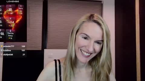 Snapshot of fanny_posy chatting on February 12, 6:30 pm Fanny online show from February 12, 6:30 pm