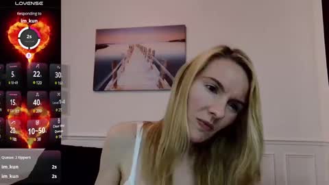 Snapshot of fanny_posy chatting on February 27, 1:59 am Fanny online show from February 27, 1:59 am
